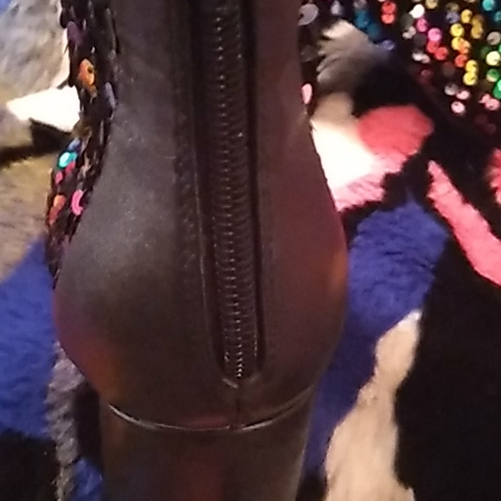 Being bling - Picture 3 of 7